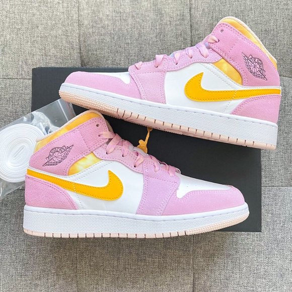 🌸 Nike air Jordan 1 Retro mid sweet pink color - Picture 3 of 4